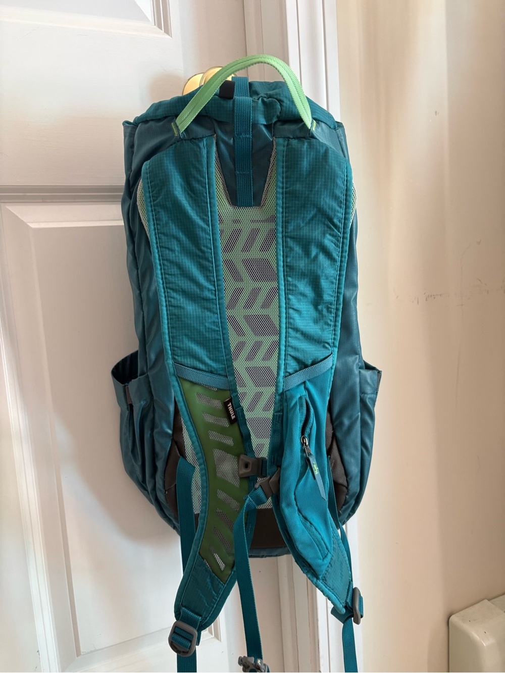 Thule Teal Backpack with Lime Trim - Picture 2 of 3